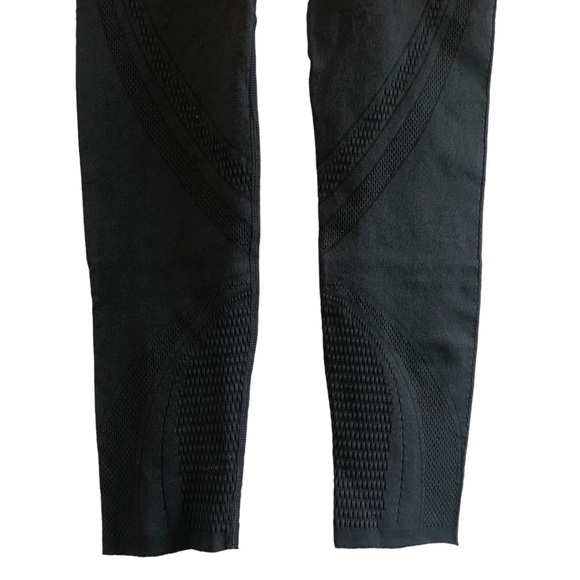 Fabletics Gray Seamless Capri Exercise Gym Activewear Leggings Size Large - Picture 4 of 8